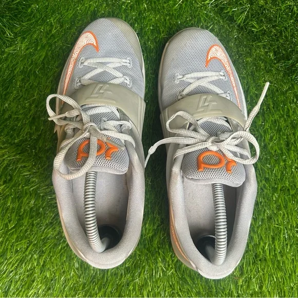 Nike Kids Sneakers Gray and Orange - Picture 5 of 7